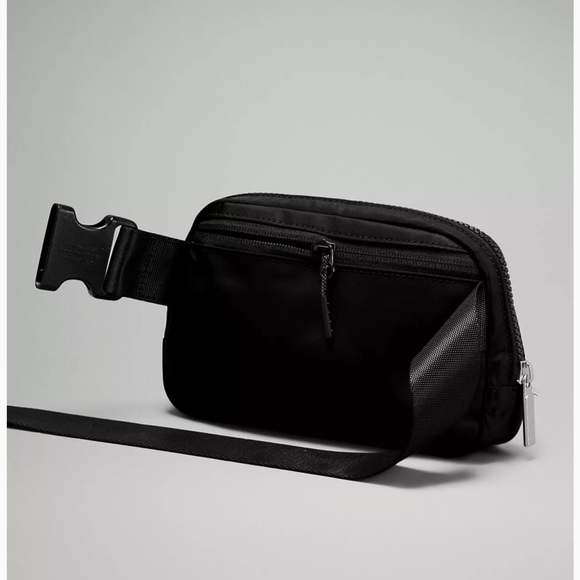 NEW ❤️ Lululemon • Everywhere Belt Bag Black - Picture 3 of 10